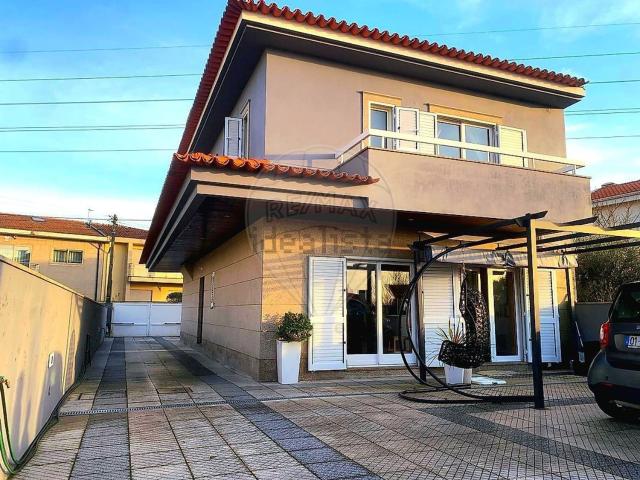 Casa venda em Gondivinho, Porto