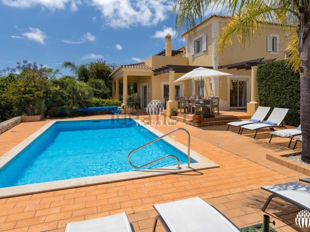 Casa venda em Estômbar, Faro