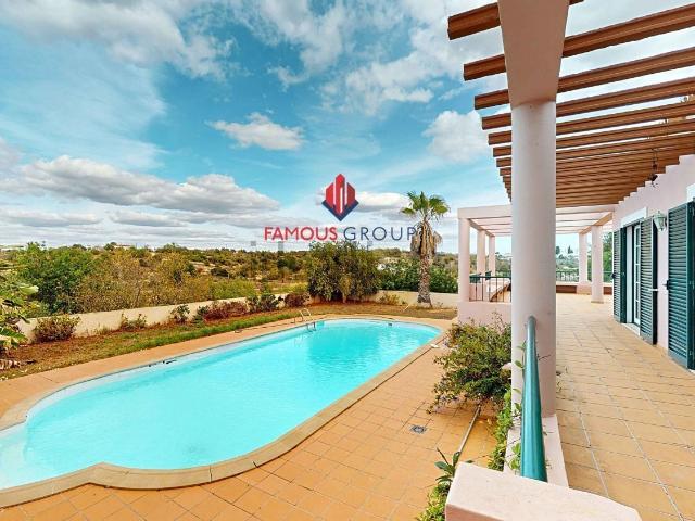 Casa venda em Estômbar, Faro