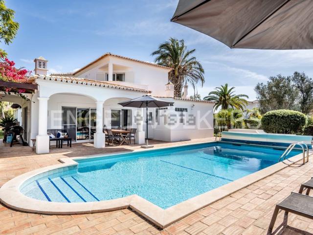 Casa venda em Estômbar, Faro