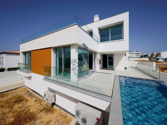 Casa venda em Estômbar, Faro
