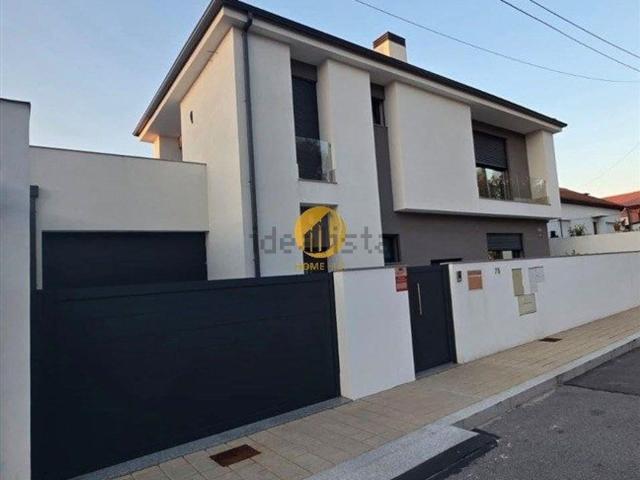 Casa venda em Fânzeres e São Pedro da Cova, Gondomar