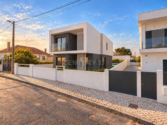 Casa venda em Fernão Ferro, Seixal