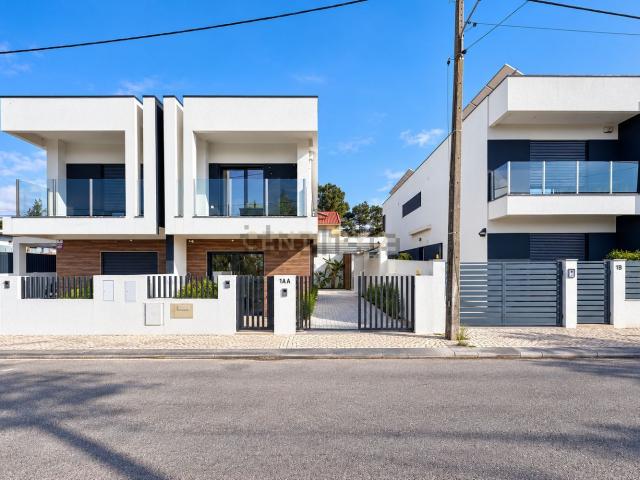 Casa venda em Fernão Ferro, Seixal