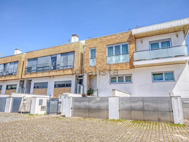 Casa venda em Maia, Folgosa