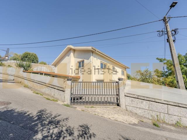 Casa venda em Fonte Arcada e Oliveira, Póvoa de Lanhoso
