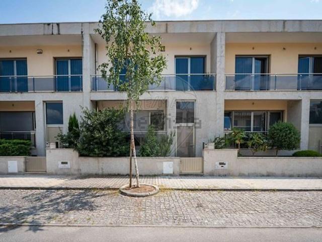 Casa venda em Gandra de Moreira, Bitarães
