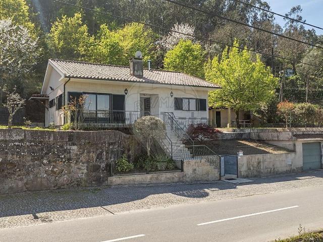 Casa venda em Fonte do Milho, Póvoa De Lanhoso