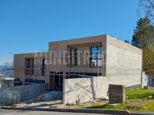 Casa venda em Lanhoso, Tinocos