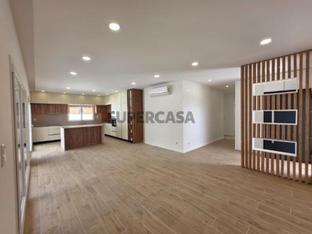 Casa venda em Fernão Ferro, Seixal