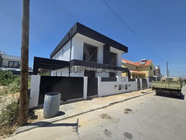 Casa venda em Fernão Ferro, Seixal
