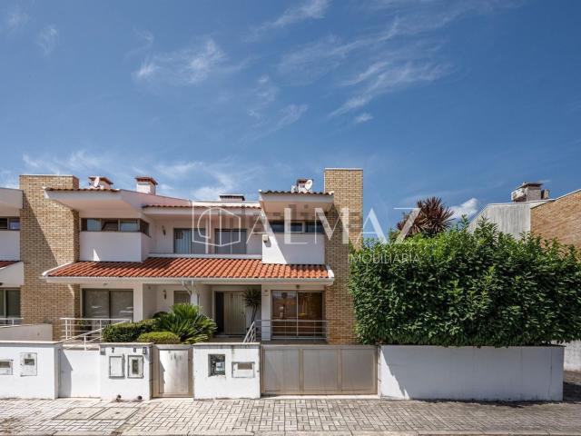 Casa venda em Gondar, Guimarães