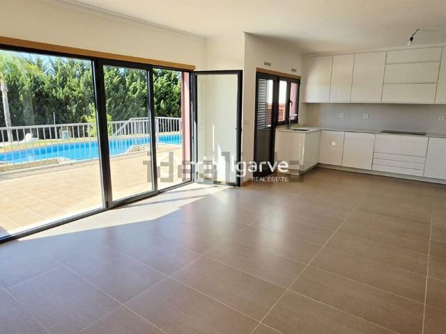Casa venda em Cortelhas, Albufeira