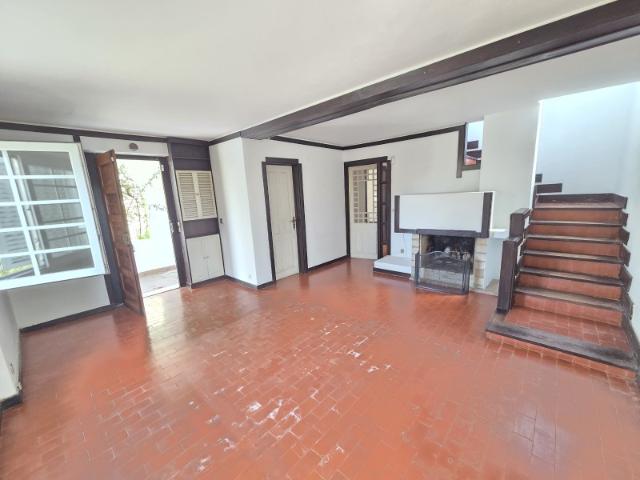 Casa venda em Capuchos, Almada