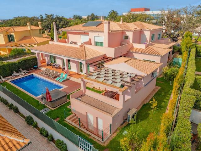 Vivenda venda em Albufeira e Olhos de Água, Albufeira