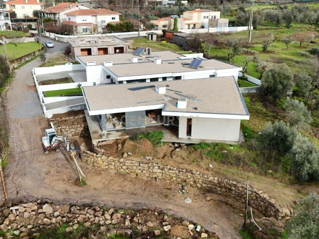 Casa venda em Faíl e Vila Chã de Sá, Viseu