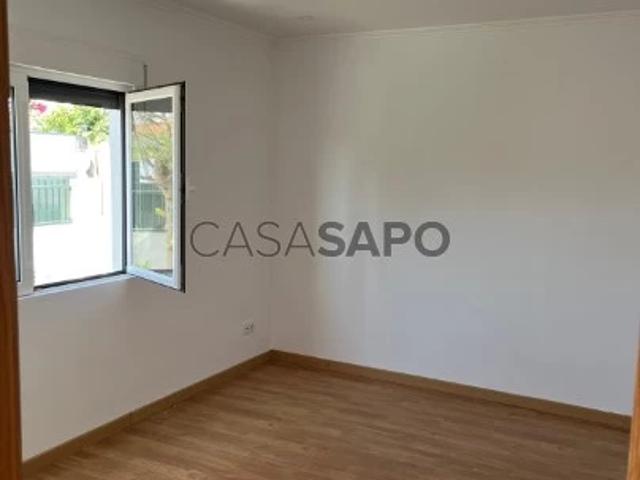 Casa alugar em Marco Cabaço, Almada