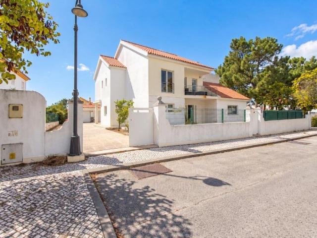 Vivenda venda em Azeitão (São Lourenço e São Simão), Setúbal