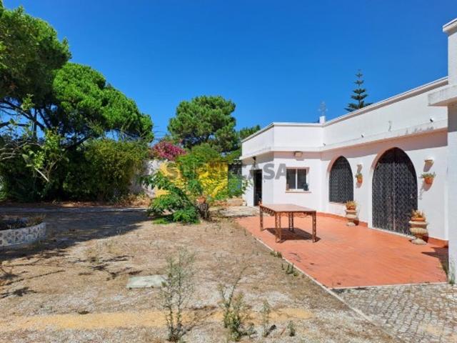 Casa venda em Capuchos, Almada