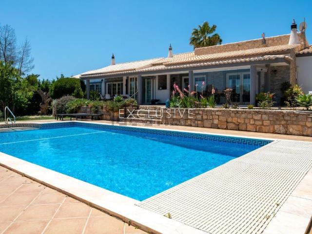 Casa venda em Estômbar, Faro