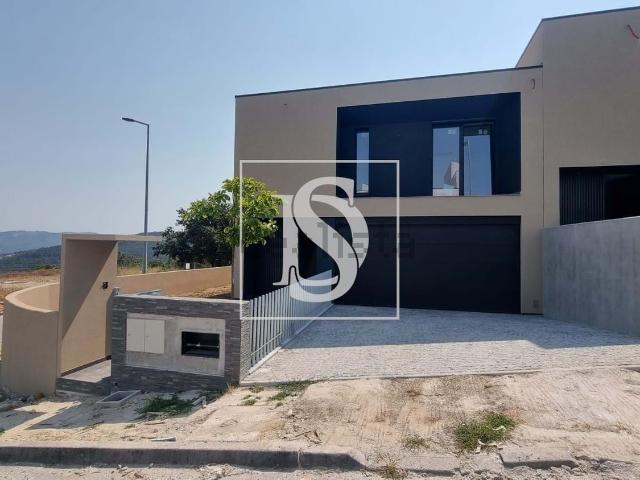 Casa venda em Tinocos, Póvoa De Lanhoso