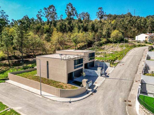 Casa venda em Tinocos, Póvoa De Lanhoso
