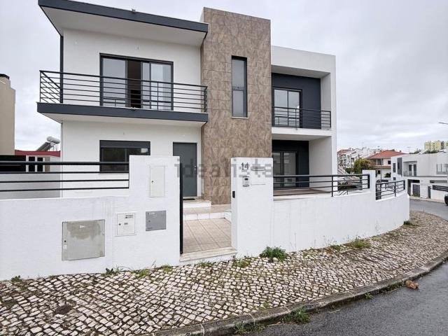Casa venda em Alembrança, Almada