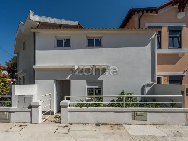 Casa venda em Porto, Lordelo Do Ouro