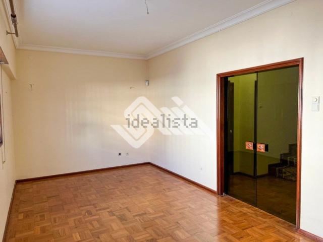 Casa venda em Porto, Lordelo Do Ouro