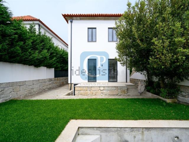 Casa venda em Porto, Lordelo Do Ouro
