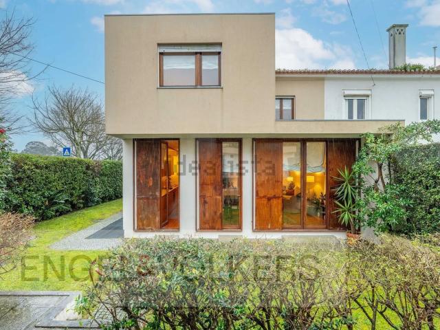 Casa venda em Porto, Lordelo Do Ouro