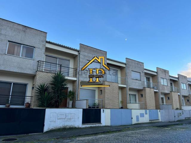 Casa venda em Merelim (São Pedro) e Frossos, Braga