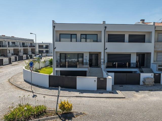 Casa venda em Merelim (São Pedro) e Frossos, Braga