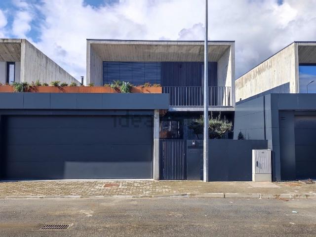 Casa venda em Merelim (São Pedro) e Frossos, Braga