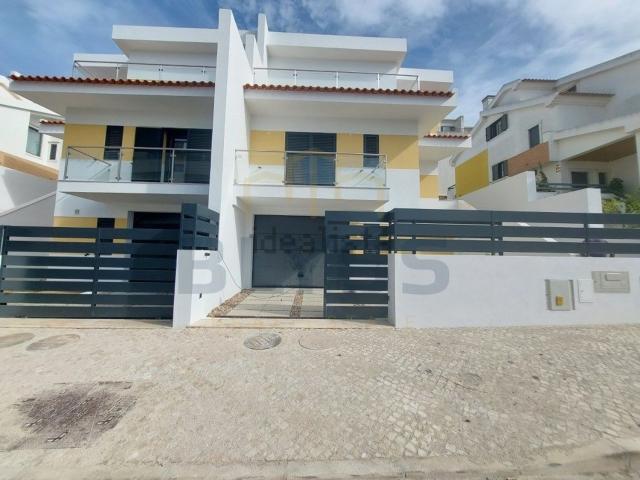 Casa venda em Urbanização Moinho do Guizo, Amadora