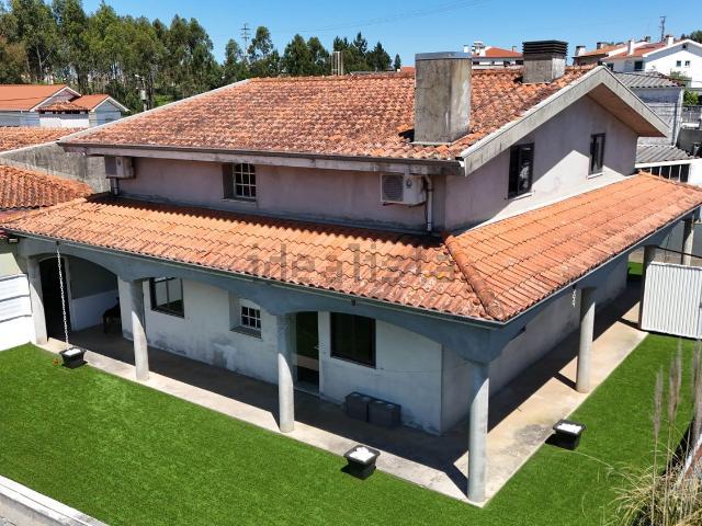 Moradia venda em Nogueira Da Regedoura, Pousadela
