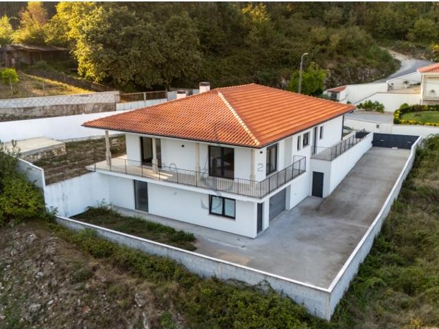 Casa venda em Assento, Guimarães