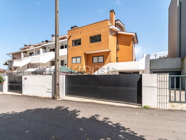 Casa venda em Oliveira do Douro, Vila Nova De Gaia
