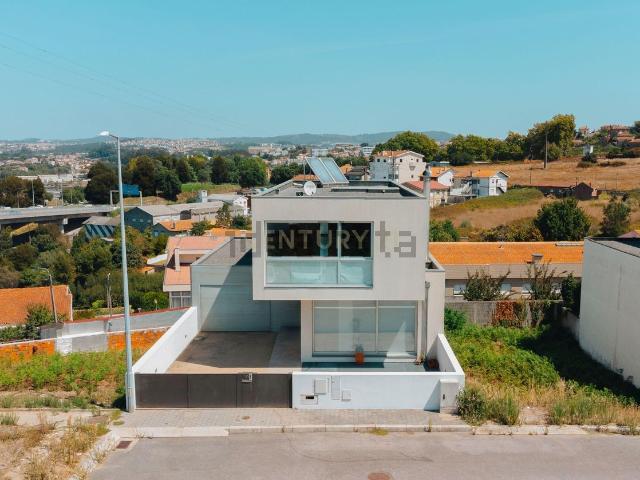 Casa venda em Oliveira do Douro, Vila Nova de Gaia