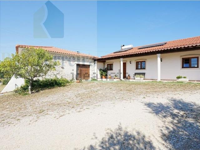 Casa venda em Delongo, Tomar