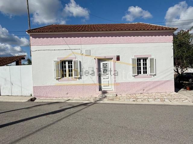 Casa venda em Delongo, Tomar