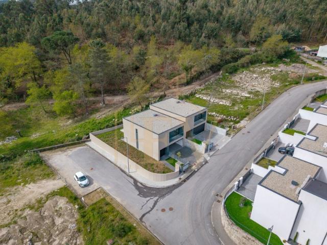 Casa venda em Tinocos, Póvoa De Lanhoso
