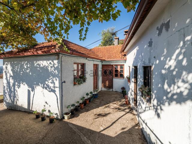 Casa venda em Quinchães, Fafe