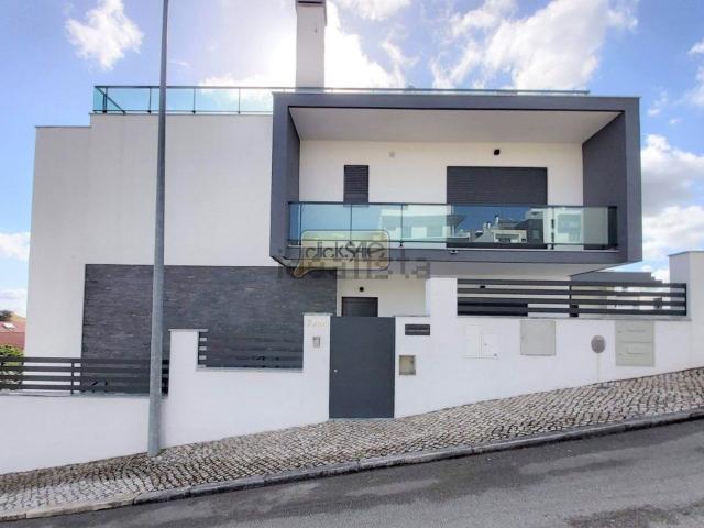 Moradia venda em Ramada, Courela
