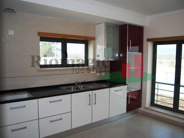 Casa venda em Rio Maior, Santarém