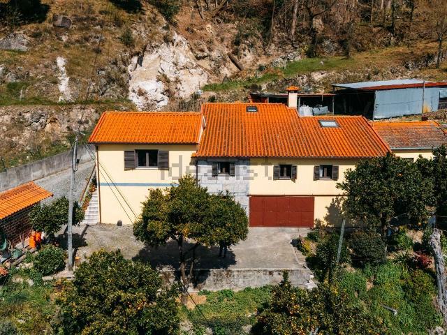 Casa venda em Covelo de Cima, Parada Do Bouro