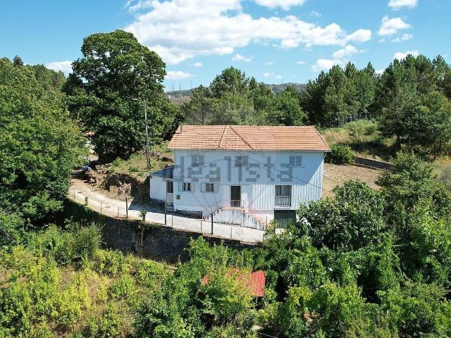 Casa venda em Ruivães e Campos, Vieira do Minho