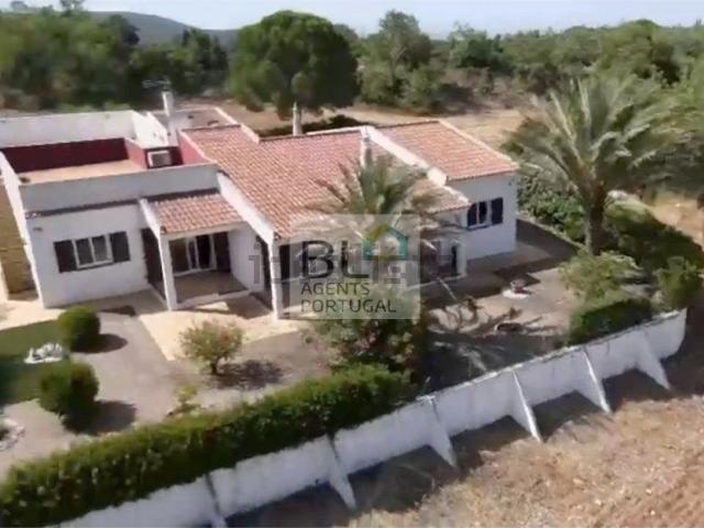 Moradia venda em Santa Bárbara De Nexe, Laranjeira