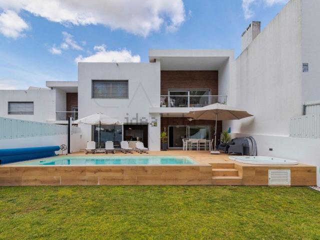 Casa venda em Urbanização Casas de Santo António, Santo António Da Charneca