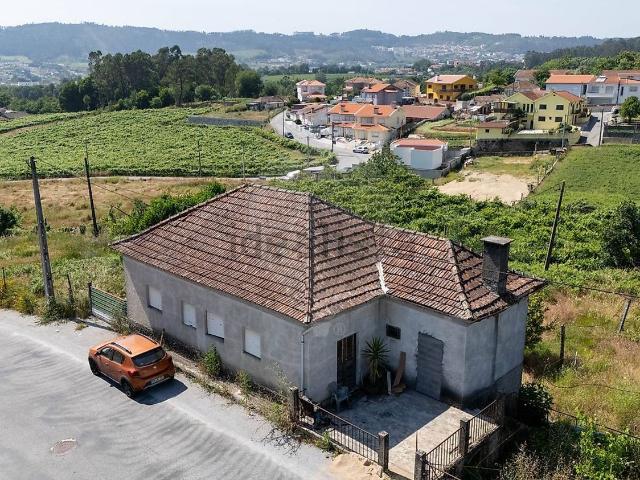 Casa venda em Cernadelo e Lousada (São Miguel e Santa Margarida), Lousada